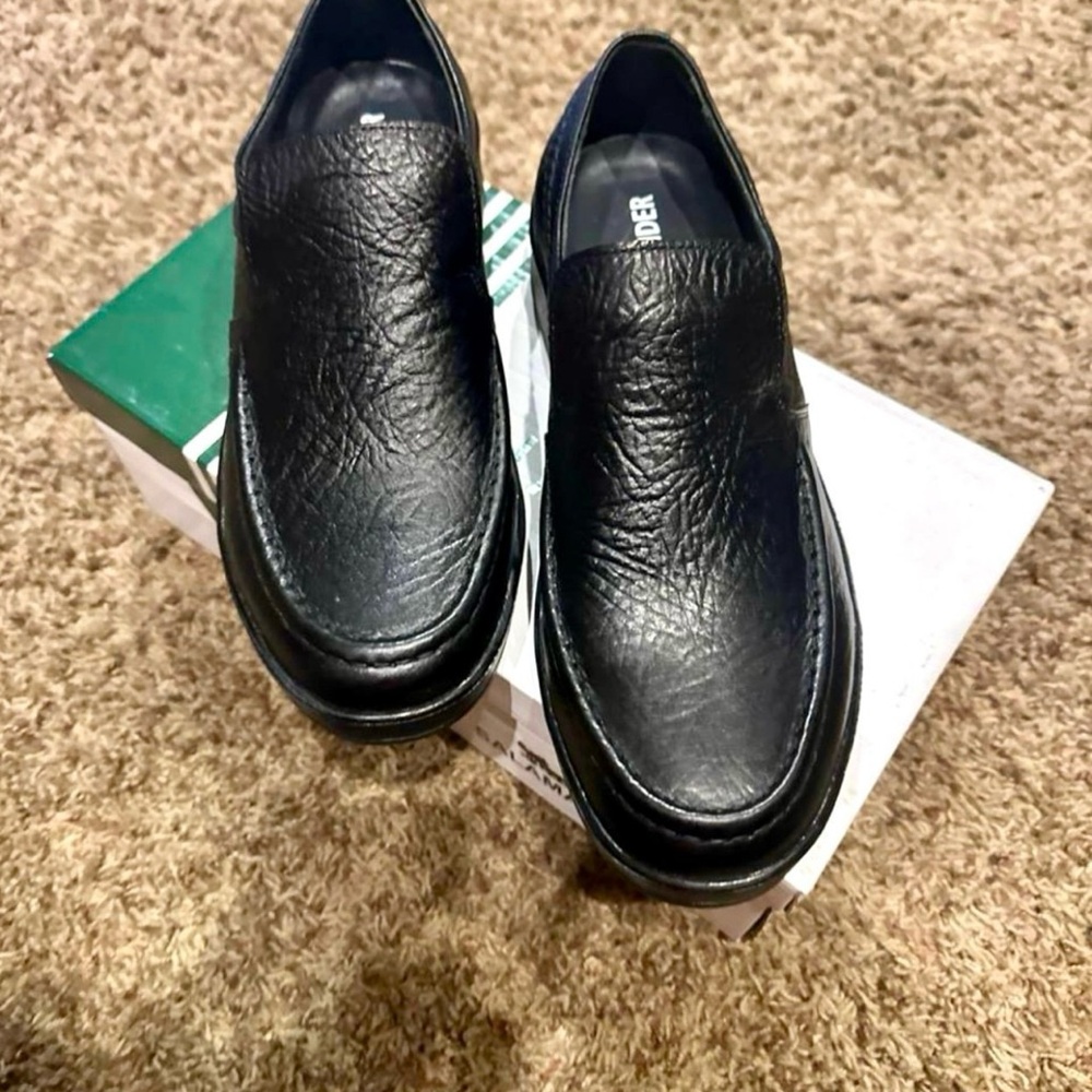 NWOT Vintage Men’s Classic Black Leather Loafers